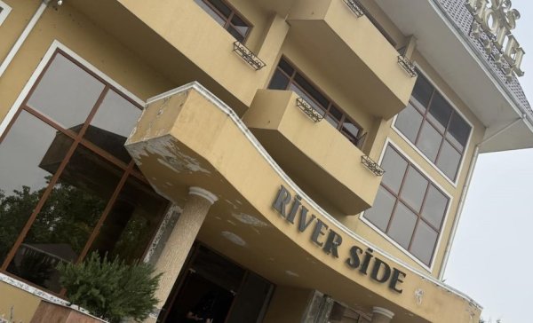 Bu hoteldə dəsmaldan istifadəyə görə... ƏLAVƏ PUL ALINIR... - "Bu qədər böyük hoteldə..."