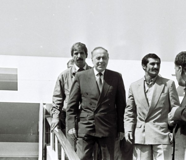 Heydər Əliyevin Azərbaycan dövlətinin və xalqının xilası missiyası