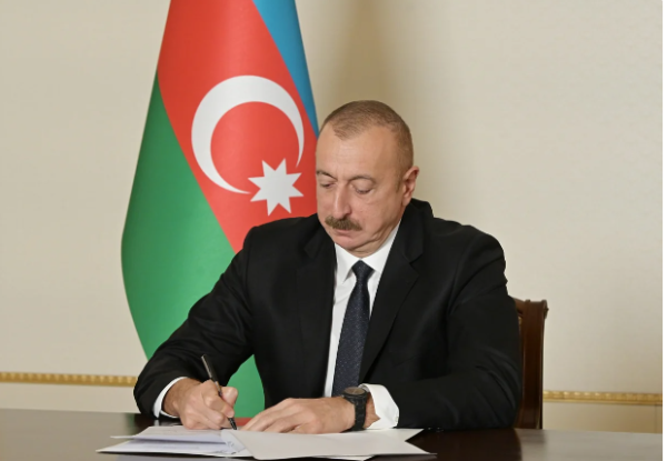 İlham Əliyev dövlət qulluqçularını təltif edib - SİYAHI