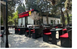Vaqif Novruzovun ailəsi Hüseyn Cavid parkında yerləşən “Shaurma“ restoranının ərazisini özəlləşdirib? - İDDİA