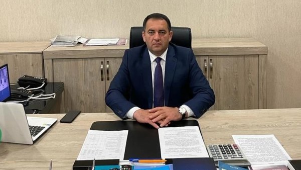 Xətai bələdiyyəsinin sədri bıçaqlandı - Restoranında ofisant işləyən şəxs həbs edildi