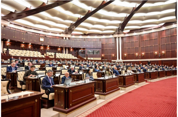 Milli Məclis İnzibati Xətalar Məcəlləsinə çoxsaylı dəyişiklikləri qəbul edib