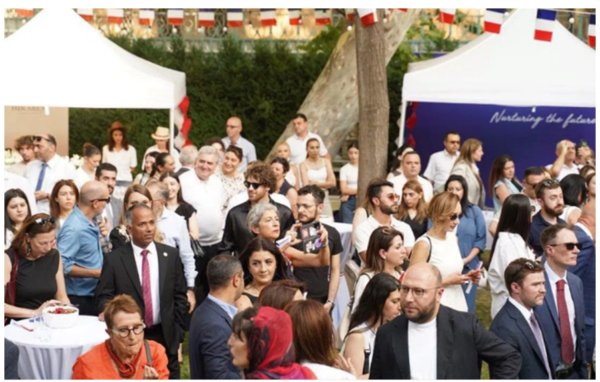 İrəvanda Paşinyanın müavininin də iştirak etdiyi tədbirdə əksər qonaqlar zəhərlənib